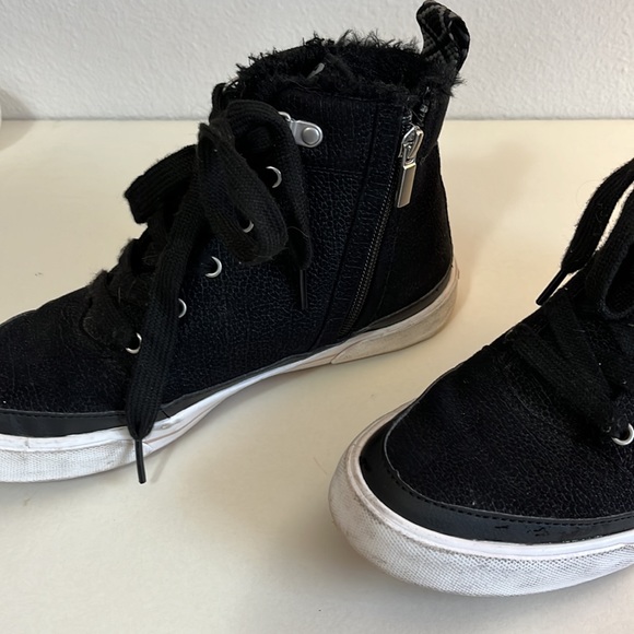 Roxy hi tops. Cute and fuzzy on the inside - Picture 3 of 8
